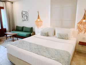 Postel nebo postele na pokoji v ubytování Kresna By The Sea By Kresna Hospitality + 181 fotografií