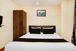 En eller flere senge i et værelse på Super Collection O Last Gate Near Dispur Law College Formerly RR hotels + 27 billeder