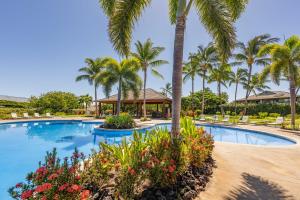 Hồ bơi trong/gần Fully equipped 2BR gem in quiet spot in Kulalani