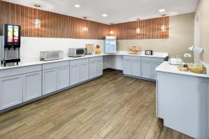 Køkken eller tekøkken på Wingate by Wyndham Kings Bay Naval Base I-95