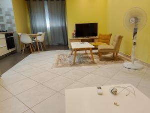TV/trung tâm giải trí tại 1 bedroom Aprt Algeirs Elmouradia