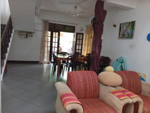 a living room with a couch and a table at Samee Villa & Hostel Airport in Seeduwa