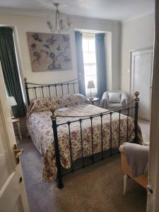 Giường trong phòng chung tại Anzac Street B+Bistro