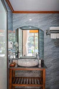 Et badeværelse på Tam Coc Sweet Shelter Bungalow + 45 billeder