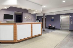 Khu vực sảnh/lễ tân tại Microtel Inn & Suites Sault Ste. Marie +48 ảnh