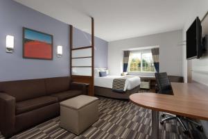 TV/trung tâm giải trí tại Microtel Inn & Suites Sault Ste. Marie