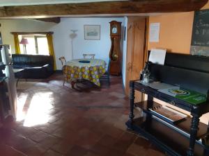 Kuchyň nebo kuchyňský kout v ubytování Le gîte de Paxou