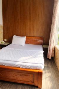 Giường trong phòng chung tại Hải Quỳnh Hotel