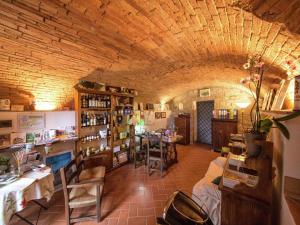 Afbeelding uit fotogalerij van Attractive apartment in typical Tuscan style in Figline Valdarno +70 foto's