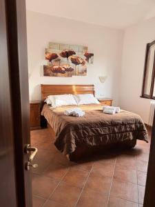 a bedroom with a bed with two towels on it at Villa Fenix Seriate in Seriate