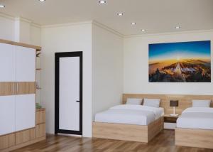 Giường trong phòng chung tại Sơn Trang House