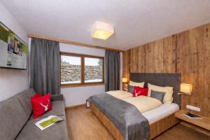 En eller flere senge i et værelse på Das Grünholz Aparthotel