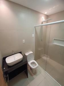 Et badeværelse på Casa Beira Mar 4 quartos com Piscina Privativa Perto de Maragogi