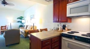 Køkken eller tekøkken på Wyndham Royal Sea Cliff Resort