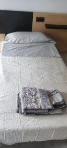 En eller flere senge i et værelse på Habitación en piso compartido + 7 billeder