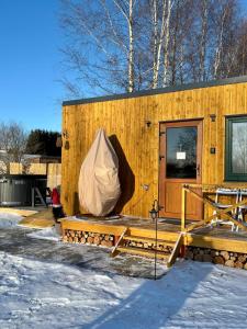 Sajūtu dārza mājiņa v zimě + 4 fotografie