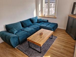 a blue couch in a living room with a coffee table at Ferien im Denkmal in Sundern