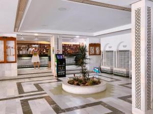 a shopping mall with a woman standing in a store at Estudio Minerva 502 in Benalmádena +26 photos