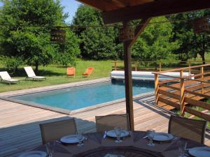 Swimmingpoolen hos eller tæt på En joia !