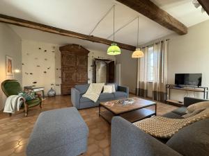 a living room with two couches and a table at Prat in Livron