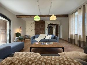 a living room with a blue couch and a table at Prat in Livron