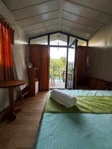 En eller flere senge i et værelse på Dins Nature Villa + 91 billeder