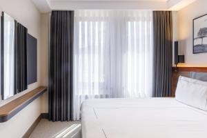 Postel nebo postele na pokoji v ubytování Regnum Bansko Ski Hotel & SPA + 45 fotografií