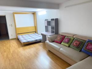 En eller flere senge i et værelse på Minh Khai homestay