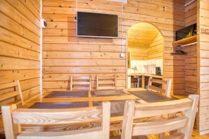 Et tv og/eller underholdning på Domki "Na Dworskiej" Polańczyk 696-025-331 + 13 billeder