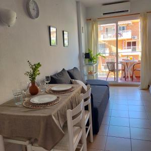 a living room with a table and a couch at Estudio Minerva 502 in Benalmádena