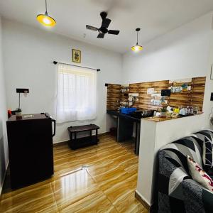 Køkken eller tekøkken på Riverside, The European Homestay 1 and 2! Luxury and Value in Goa's delightful location