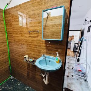 Et badeværelse på Riverside, The European Homestay 1 and 2! Luxury and Value in Goa's delightful location