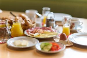 Mad på pensionatet eller i nærheden