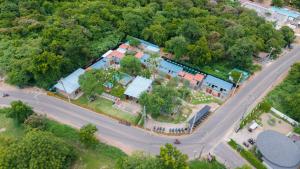 an overhead view of a town with a road at บ้านมะนาวรีสอร์ท เกาะล้าน in Ko Larn