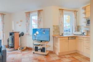 Nhà bếp/bếp nhỏ tại Strandhaus Thiessow, Wohnung mit 2 Bädern