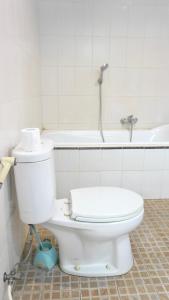 a bathroom with a toilet and a bath tub at Ubud Wins Bungalow in Ubud +66 photos