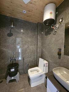 Et badeværelse på The Edge Retreat A Premium Property