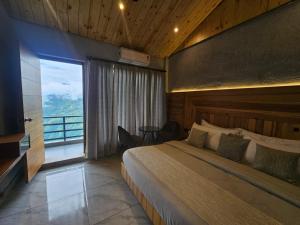 En eller flere senge i et værelse på The Edge Retreat A Premium Property