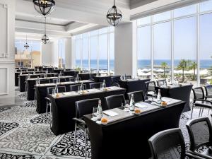 Restaurace v ubytování Fairmont Fujairah Beach Resort