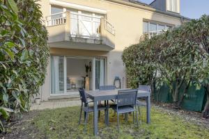 Ảnh trong thư viện ảnh của Studio Moderne avec jardin et garage ở Nanterre