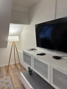 TV/trung tâm giải trí tại Appartement spacieux et élégant