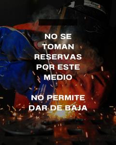 een filmposter met de tekst 'no see toranian reserves pro elite media' bij Alpinasmaquen in Puerto Quequén