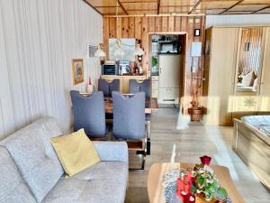 Posezení v ubytování Ferienhaus Weber Bad Frankenhausen