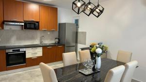 Køkken eller tekøkken på Beautiful Villa Ika with pool in Makarska