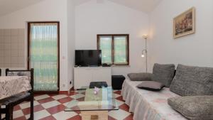 Et tv og/eller underholdning på Villa Ivka-Omis by Villas Guide