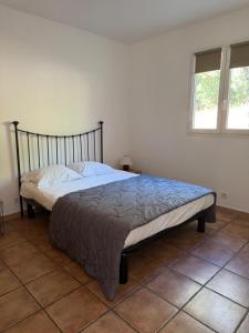a bedroom with a large bed in a room at Villa T3 avec piscine in Sollacaro