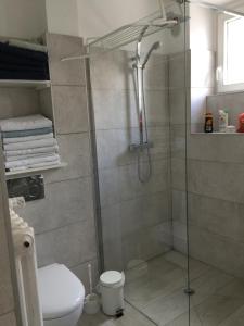 Koupelna v ubytování IDÉAL ART DÉCO compris un parking privé sécurisé Darcy Liberté centre Gare-Ville