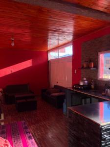 a living room with red walls and a couch at Casa privada en Maimara in Maimará