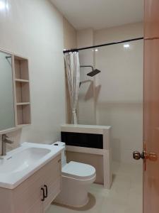 Koupelna v ubytování 2 Bedrooms with Kitchen, Living Room