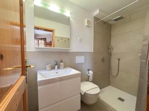 Et badeværelse på River Valley View House + 14 billeder